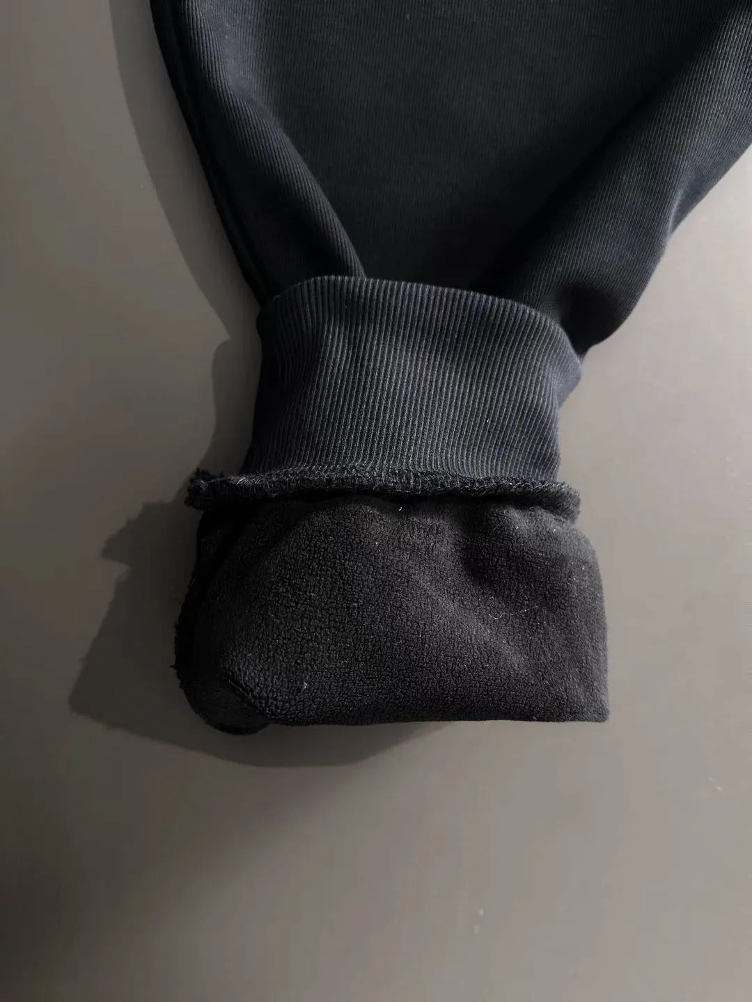 Next day shipment P360 Big Goose 2025 new winter elastic band casual pants, thick velvet counter-customized fabric, high breathability and comfort, impeccable details, brand element design concept, reflecting high quality. It feels delicate and soft! It presents a casual cut and the upper body shape is great! Size: M-4XL